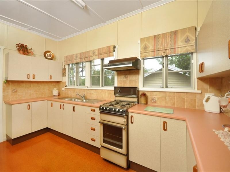 90 Davies Road, Ashgrove QLD 4060