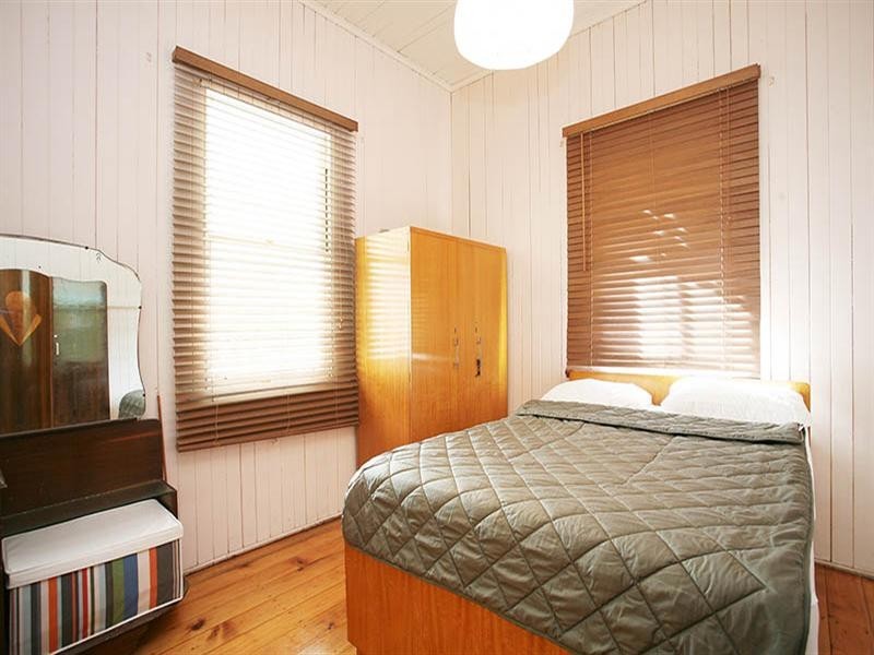 30 Gladstone Street, Indooroopilly QLD 4068