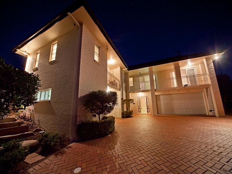 27 Constellation Crescent, Bridgeman Downs QLD 4035