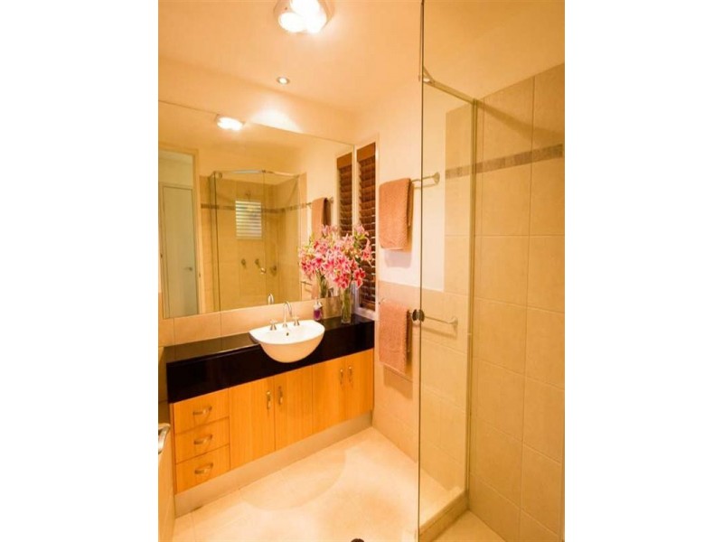 25 Dudley Street, Bardon QLD 4065