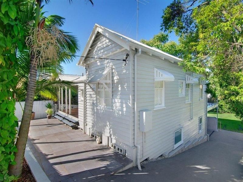 7 Crescent Road, Kelvin Grove QLD 4059