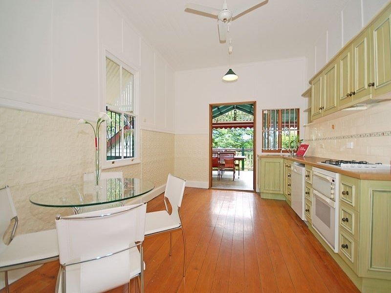 32 Windsor Road, Red Hill QLD 4059