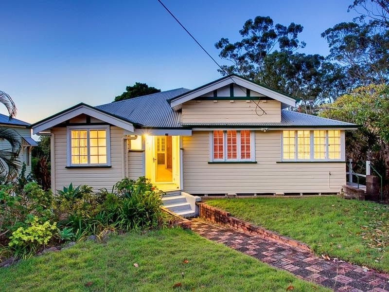 35 The Drive, Bardon QLD 4065