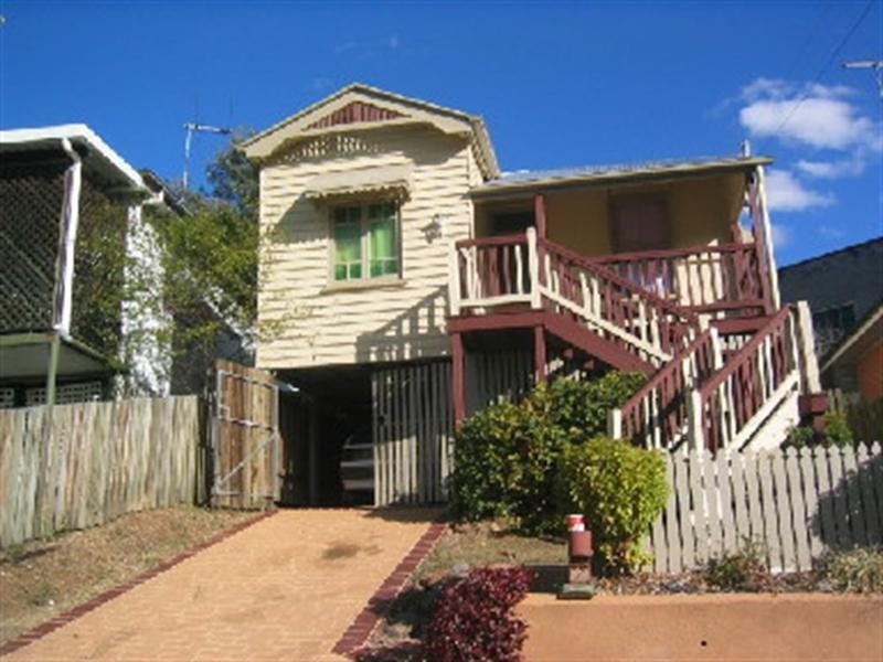 15 Water Street, Red Hill QLD 4059