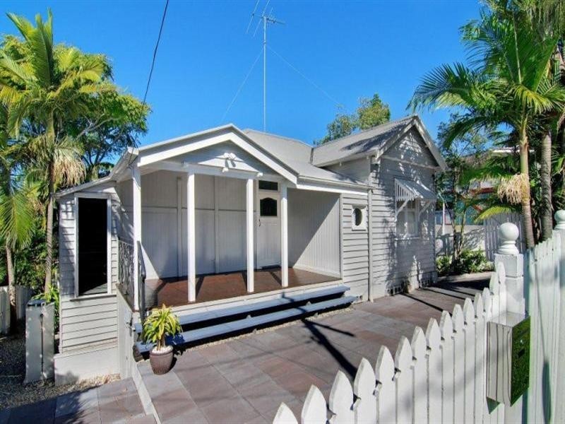 7 Crescent Road, Kelvin Grove QLD 4059