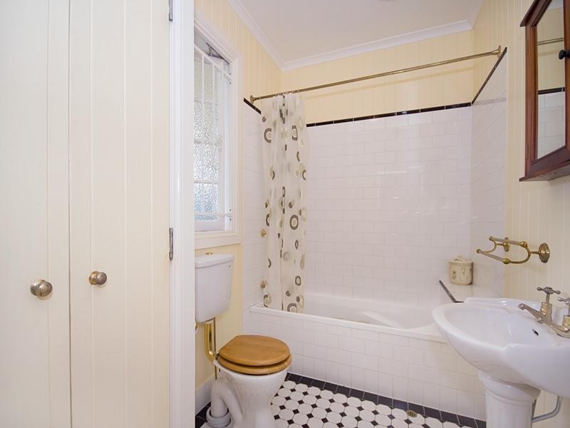 71 Coronation Street, Bardon QLD 4065