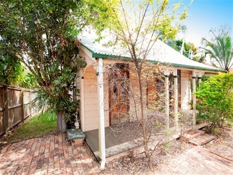 8 McComb Street, Kelvin Grove QLD 4059