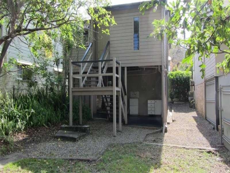 15 Burlington Street, East Brisbane QLD 4169