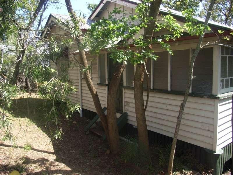 105 Simpsons Road, Bardon QLD 4065