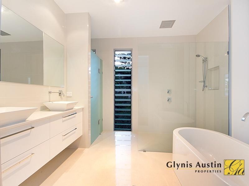 345 Simpsons Road, Bardon QLD 4065