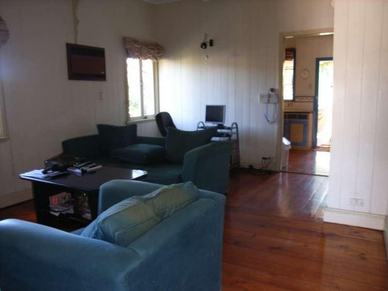 17 Blaxland Street, Milton QLD 4064