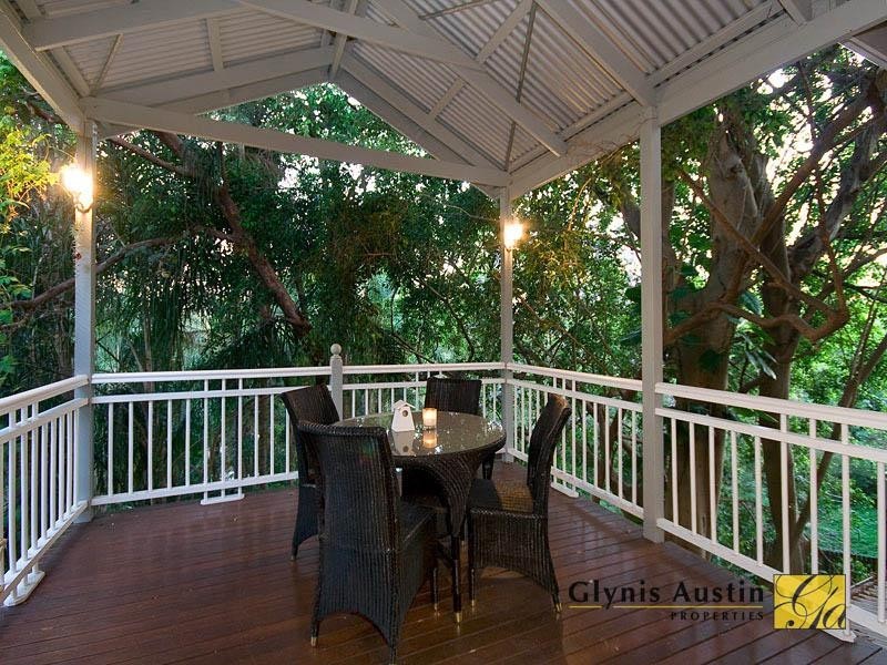 120 Simpsons Road, Bardon QLD 4065