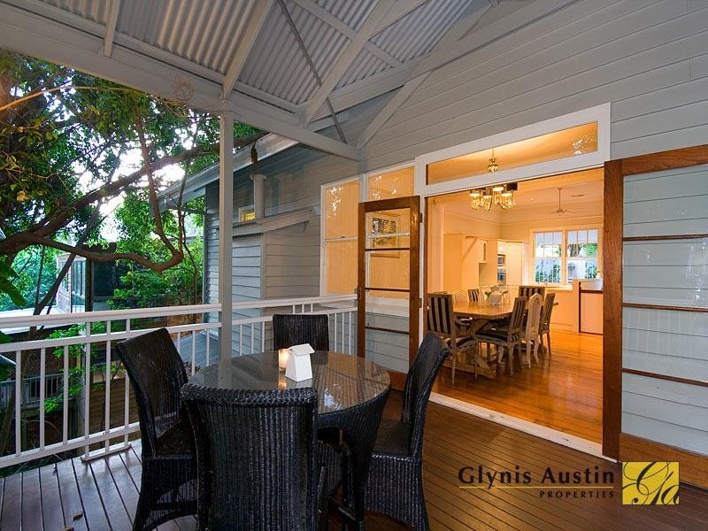 120 Simpsons Road, Bardon QLD 4065