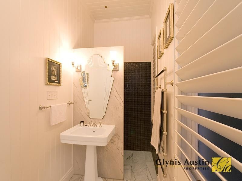 120 Simpsons Road, Bardon QLD 4065