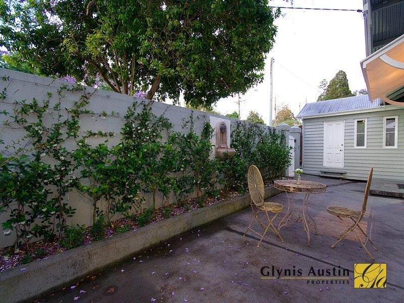 120 Simpsons Road, Bardon QLD 4065