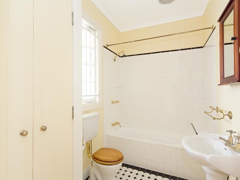 71 Coronation Street, Bardon QLD 4065