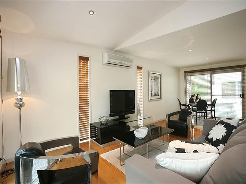 25 Dudley Street, Bardon QLD 4065