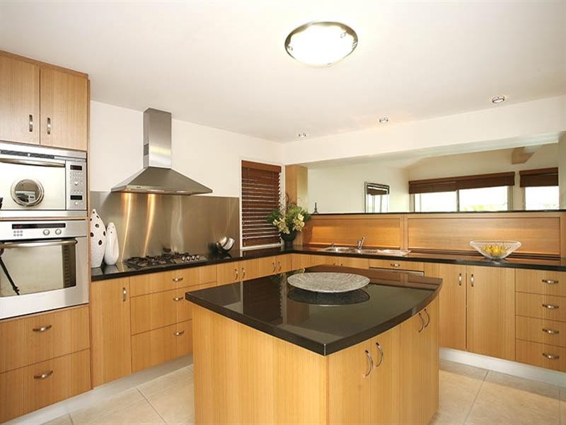 25 Dudley Street, Bardon QLD 4065