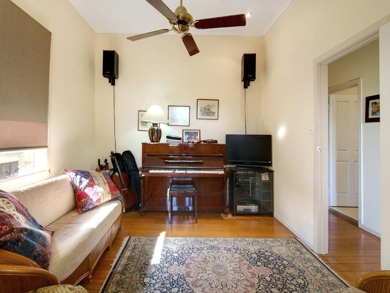 16 Sixth Avenue, Windsor QLD 4030