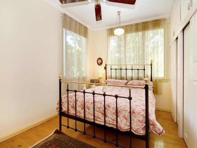 16 Sixth Avenue, Windsor QLD 4030