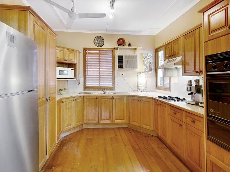 16 Sixth Avenue, Windsor QLD 4030