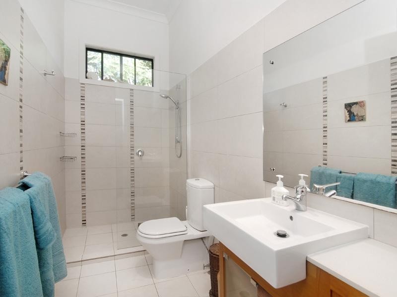 16 Sixth Avenue, Windsor QLD 4030