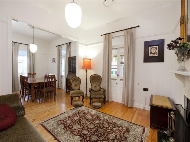 21 Moore Street, Milton QLD 4064