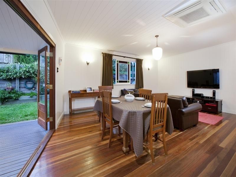 21 Moore Street, Milton QLD 4064