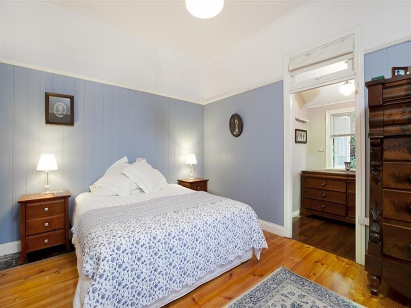 21 Moore Street, Milton QLD 4064