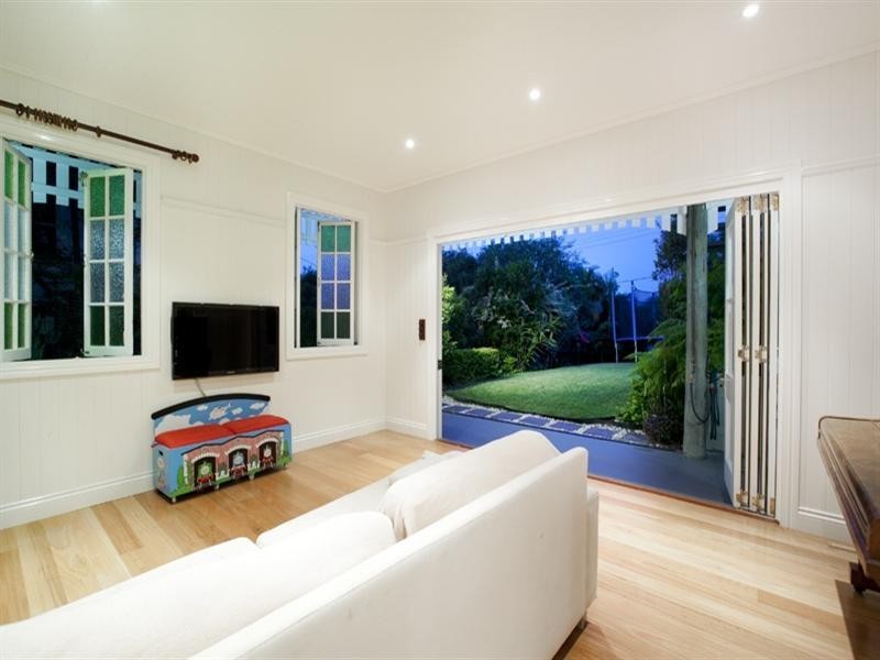 21 Moore Street, Milton QLD 4064