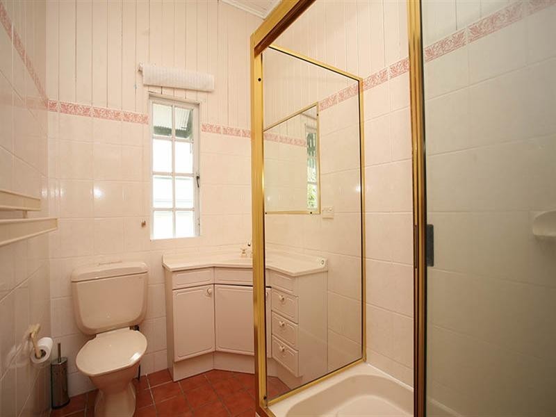 33 Leslie Street, Bardon QLD 4065