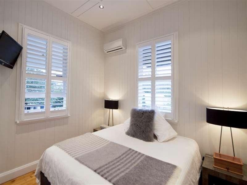 15 Dyne Street, Red Hill QLD 4059