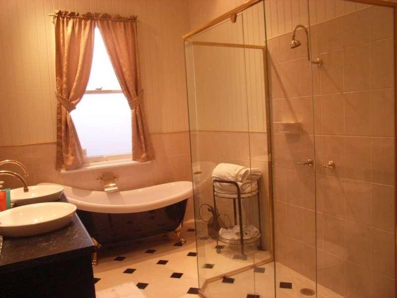 56 Kennigo Street, Spring Hill QLD 4000