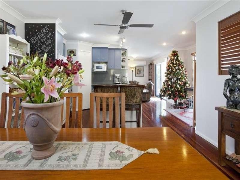 5 Woodgate Court, Ferny Hills QLD 4055