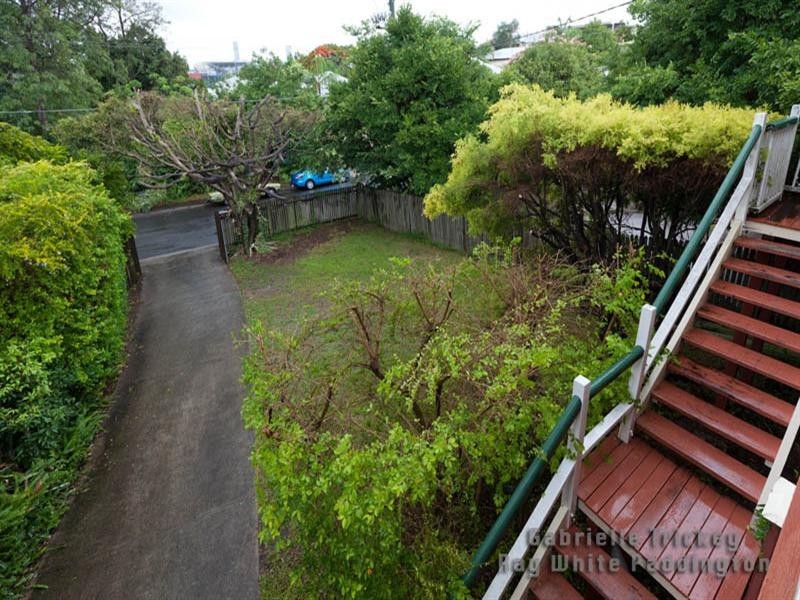 17 Moore Street, Milton QLD 4064