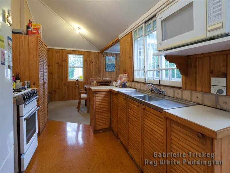 17 Moore Street, Milton QLD 4064