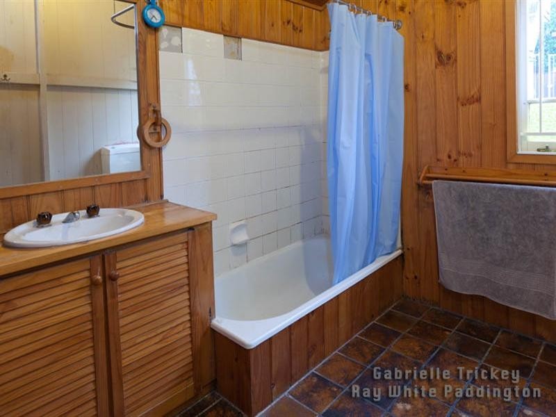 17 Moore Street, Milton QLD 4064