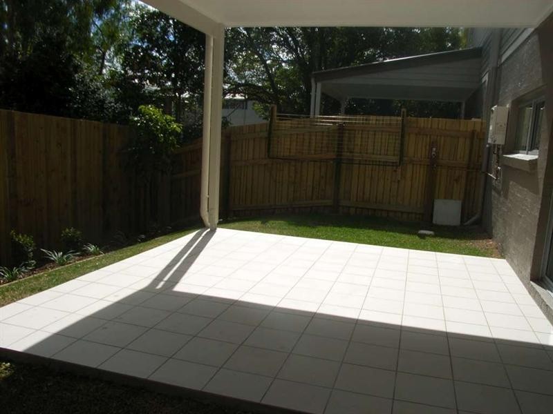 2/12 Gustavson Street, Annerley QLD 4103