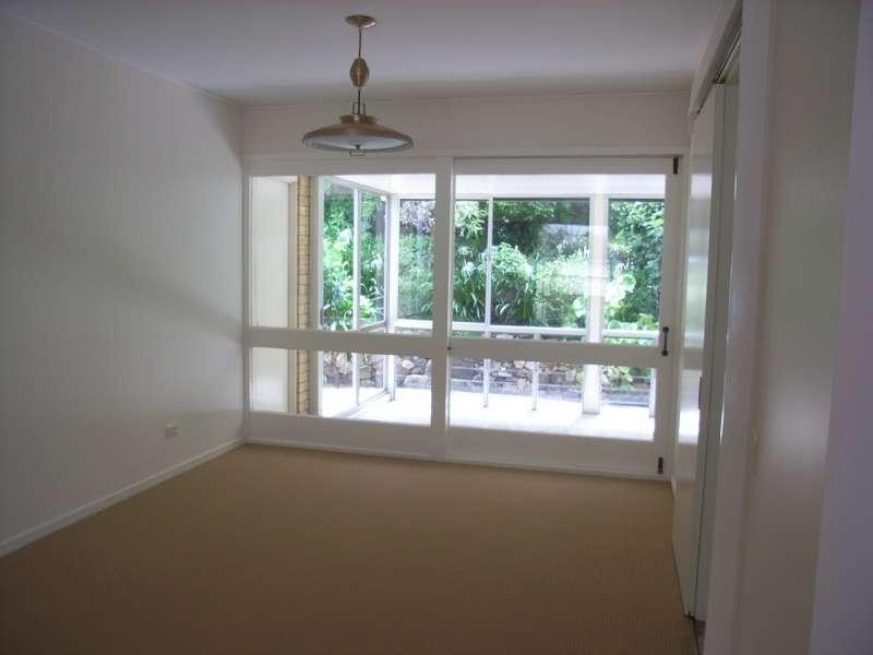 1 Edale Street, Kenmore QLD 4069