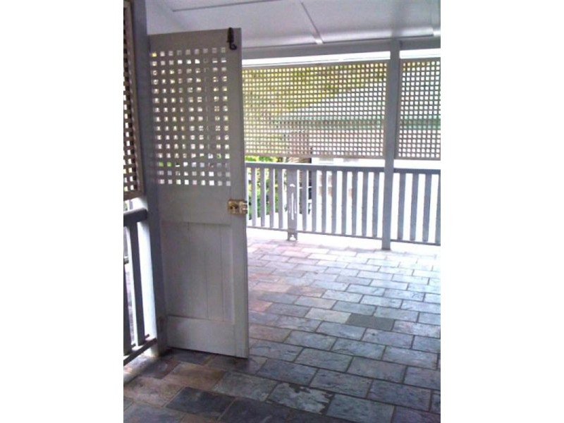 16 Durham Street, St Lucia QLD 4067