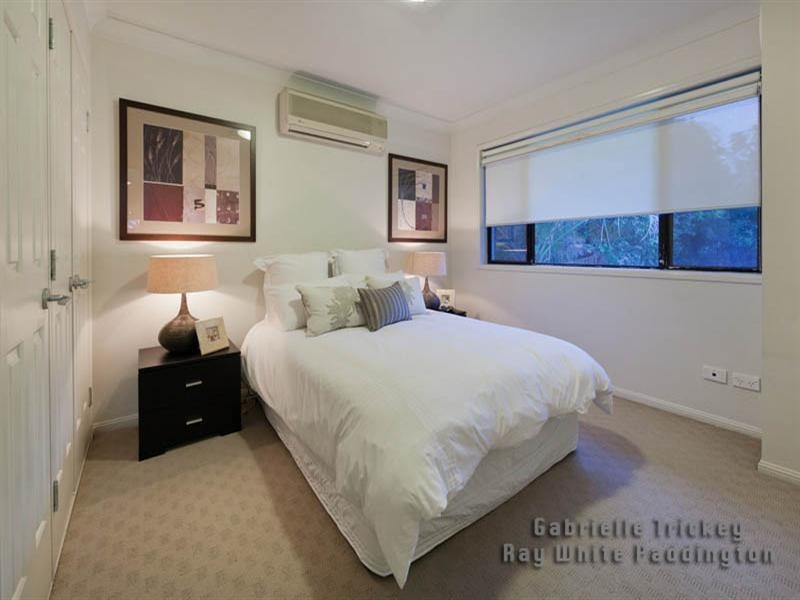 11 Lawrence Road, Chermside West QLD 4032