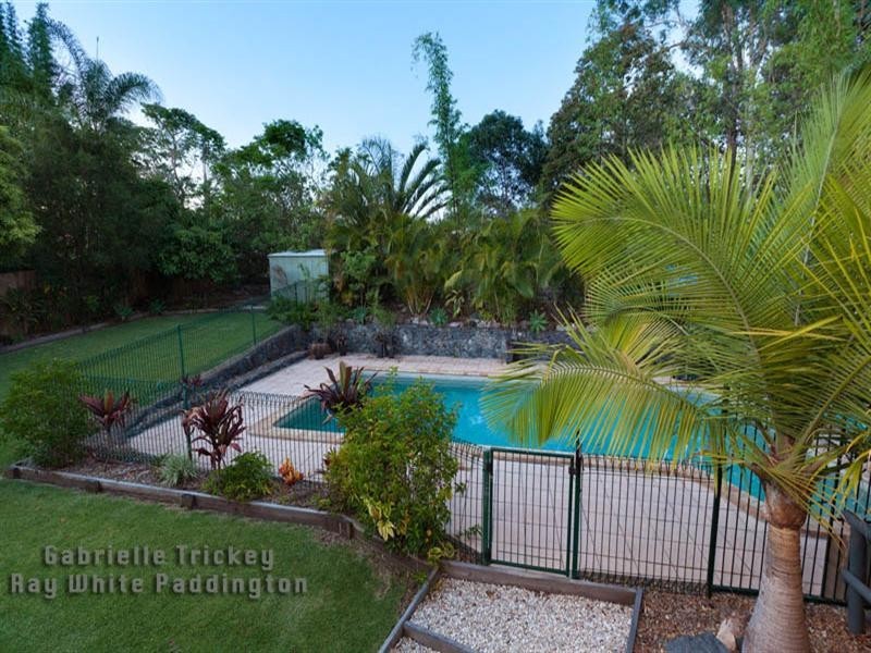 11 Lawrence Road, Chermside West QLD 4032