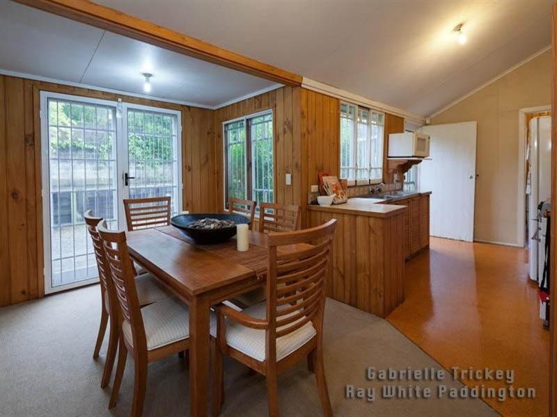 17 Moore Street, Milton QLD 4064