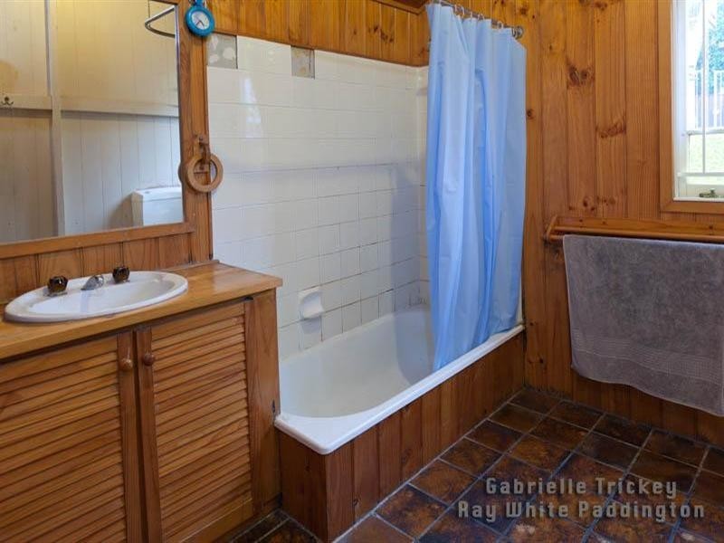 17 Moore Street, Milton QLD 4064