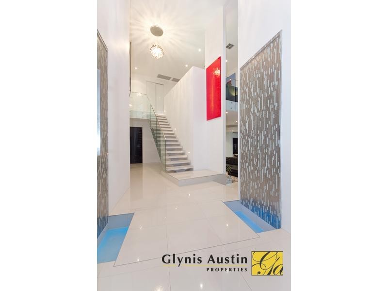 345 Simpsons Road, Bardon QLD 4065