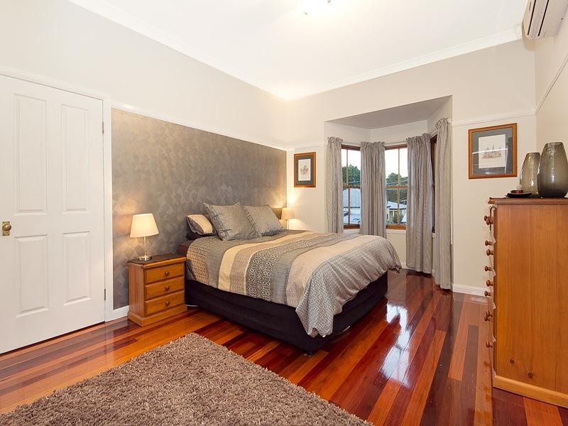 10 Dacca Street, Red Hill QLD 4059