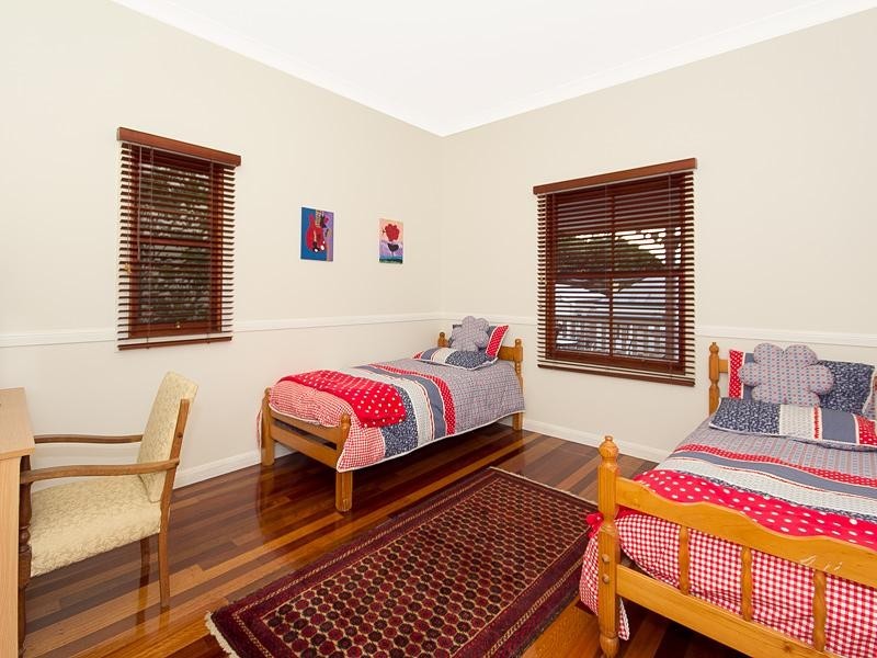 10 Dacca Street, Red Hill QLD 4059