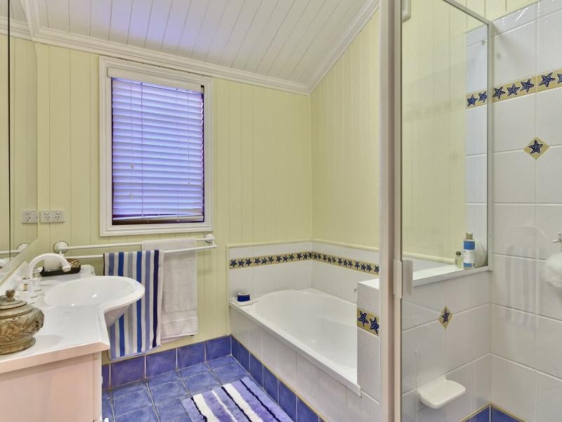 32 Queens Road, Hamilton QLD 4007