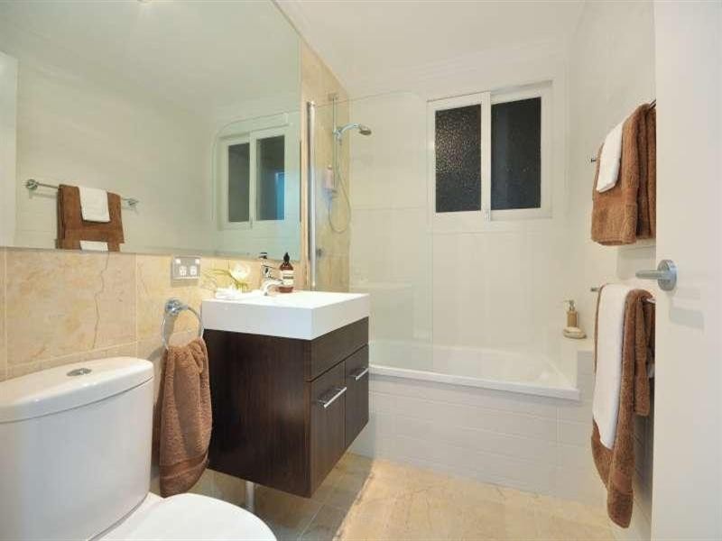 35 Barton Street, Bardon QLD 4065