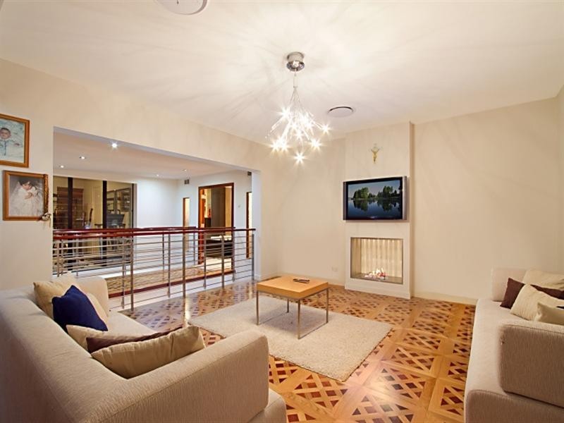 4 Cienna Place, Bridgeman Downs QLD 4035